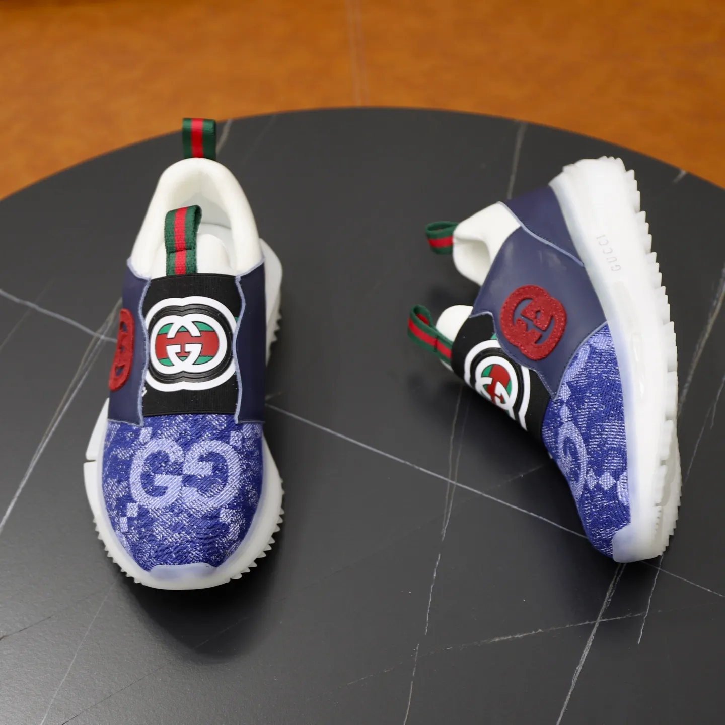 Ex-factory price: 462💰🙅‍♂️🙅‍♂️🙅‍♂️ Brand: GUCCI Standard code: 38-44 (45 customized) Grade: Same as the official website Material: Original cowhide material spliced with brand cloth Comfortable and breathable lining Lightweight and wear-resistant sports outsole Style category: Men's fashionable casual shoes Running sports shoes Distinguished luxury brand elements Top luxury color: actual picture color